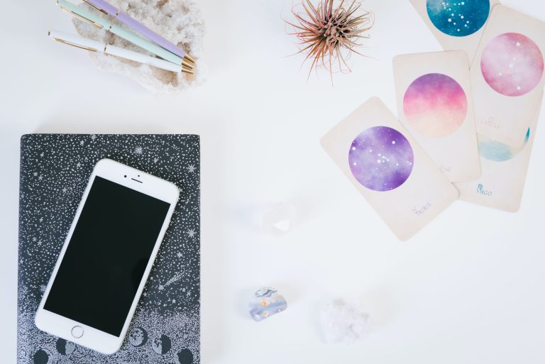How to Read Oracle Cards (Even If You Have No Idea What You Are Doing)